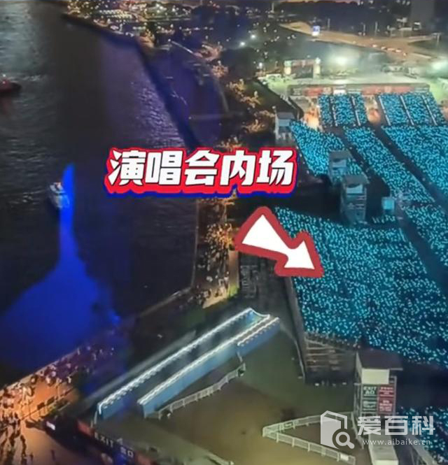 周杰伦香港演唱会爆满 粉丝无奈海上“偷听”！